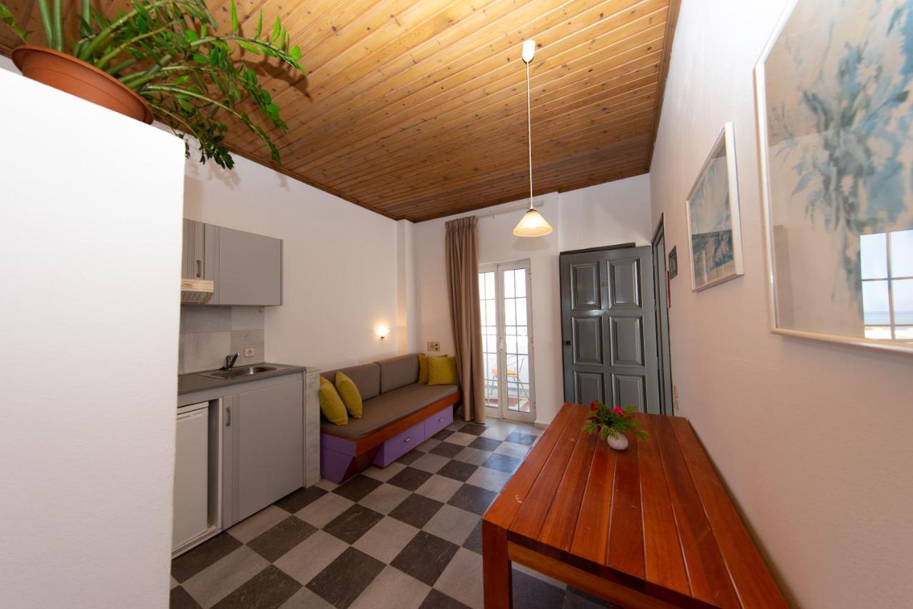 Manias Hotel Apartments Agia Marina Eksteriør billede