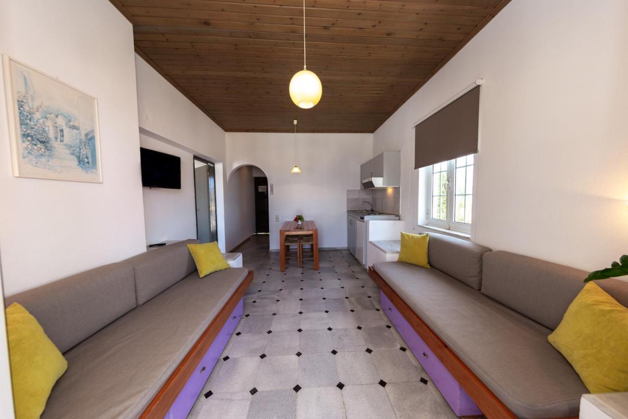 Manias Hotel Apartments Agia Marina Eksteriør billede