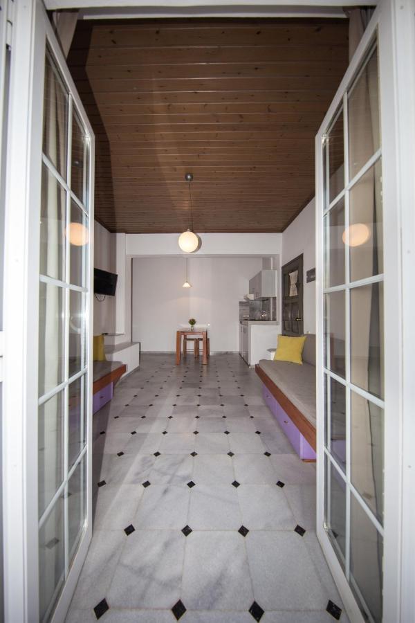 Manias Hotel Apartments Agia Marina Eksteriør billede