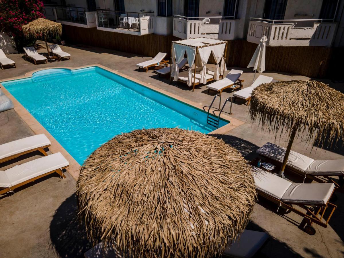 Manias Hotel Apartments Agia Marina Eksteriør billede